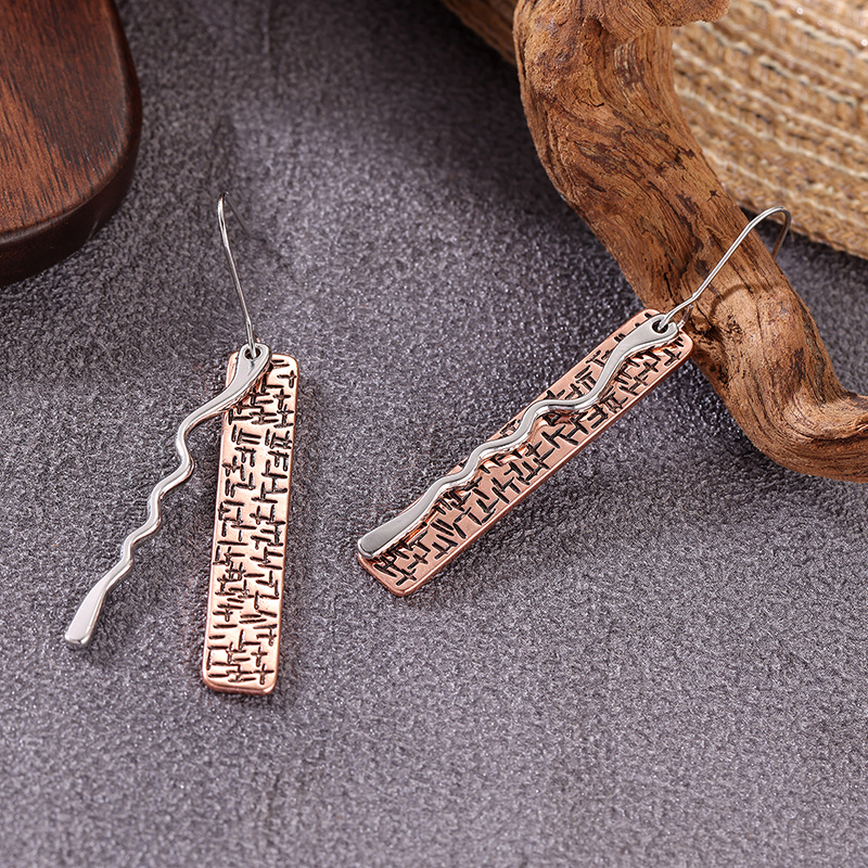 Women's Retro Dual-Tone Hammer Texture Dangle Earrings, Elegant